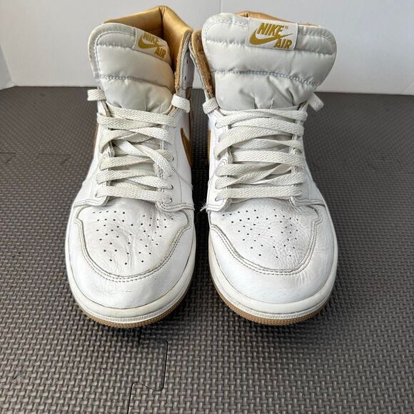 Mens Size 9 Air Jordan 1 Retro OG Metallic Gold High Top Sneakers - Picture 2 of 8